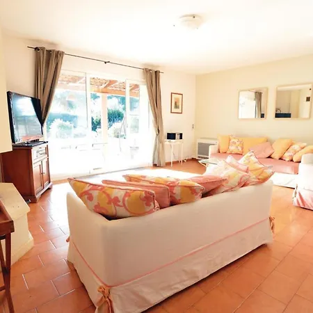 Amazing In With 3 Bedrooms, Wifi And Outdoor Swimming Pool *