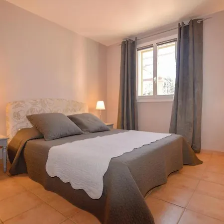 Feriehus Amazing In With 3 Bedrooms, Wifi And Outdoor Swimming Pool