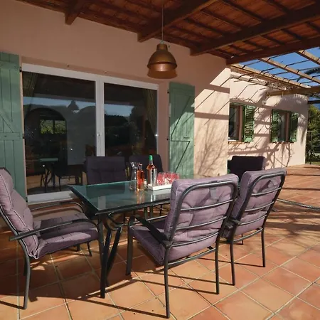 Amazing In With 3 Bedrooms, Wifi And Outdoor Swimming Pool *
