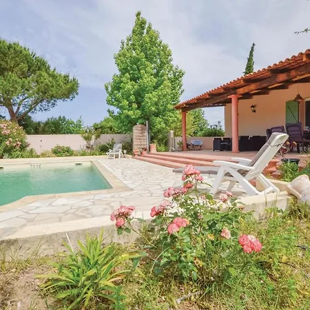 Feriehus Amazing In With 3 Bedrooms, Wifi And Outdoor Swimming Pool